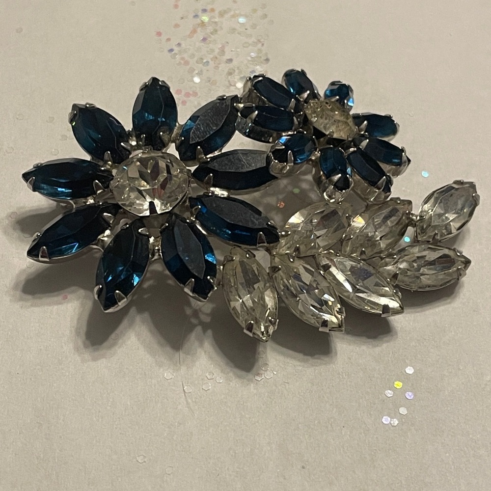 WEISNER VINTAGE DARK BLUE and SILVER Floral Brooch